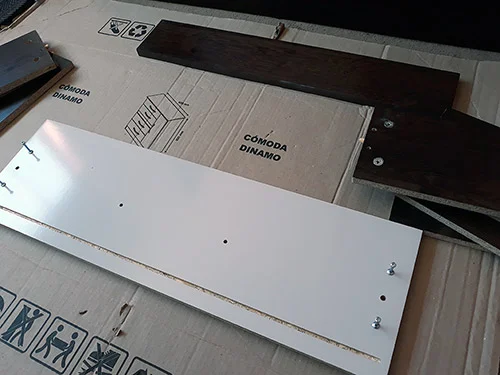 Un cajón con minifix para unir la parte frontal