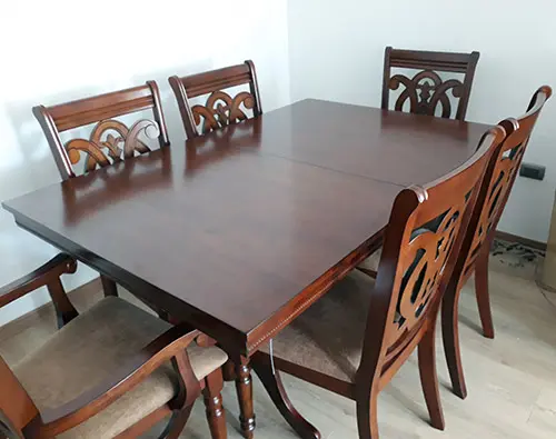Un comedor de 6 sillas