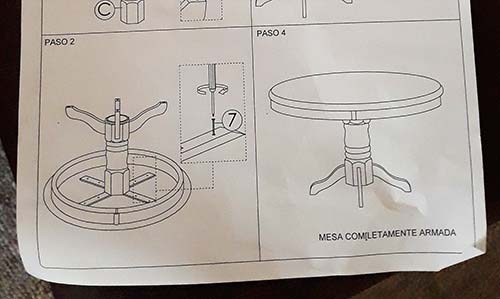 Instrucciones impresas para armar una mesa