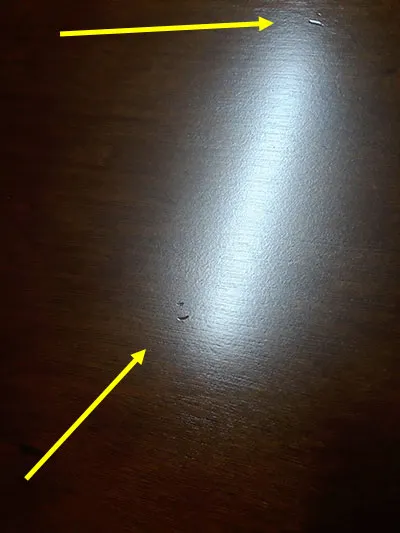 Cubierta de mesa con imperfecciones
